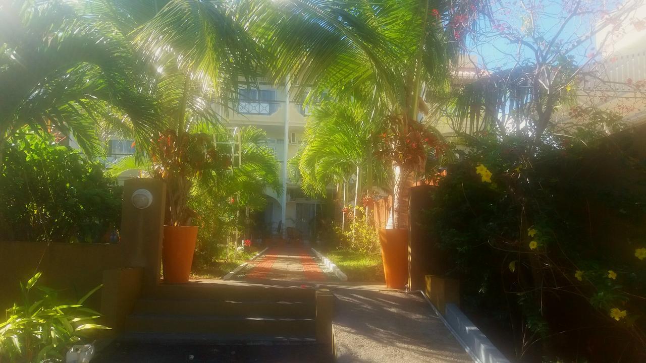West Coast View Studios & Appartment Flic en Flac Exterior photo