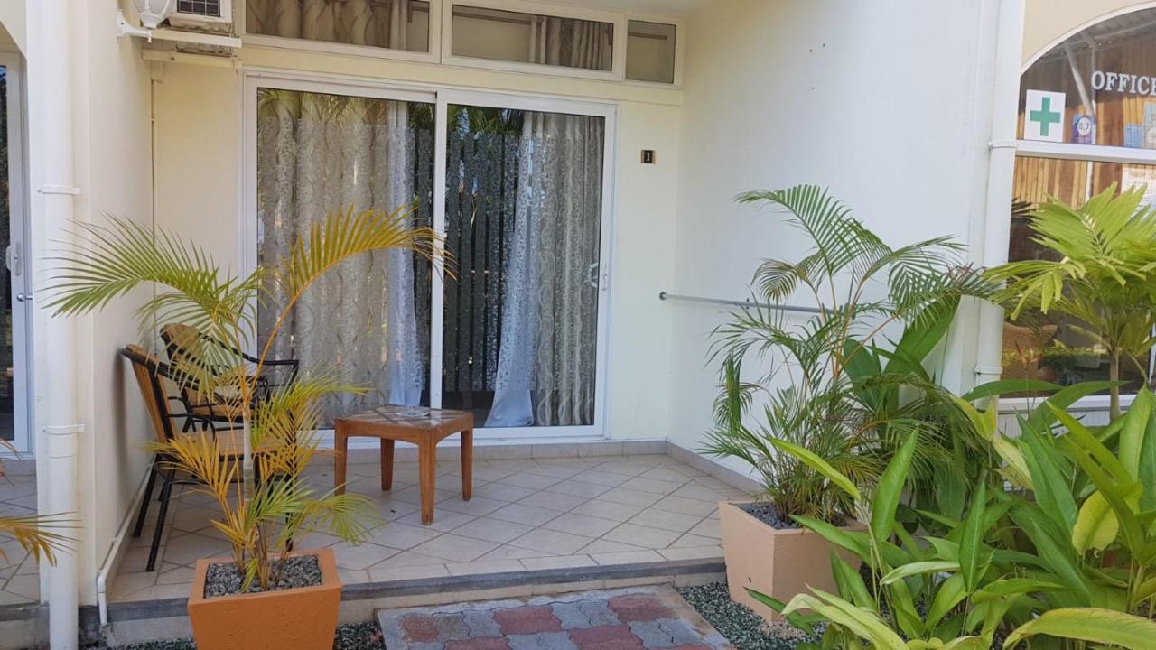 West Coast View Studios & Appartment Flic en Flac Exterior photo