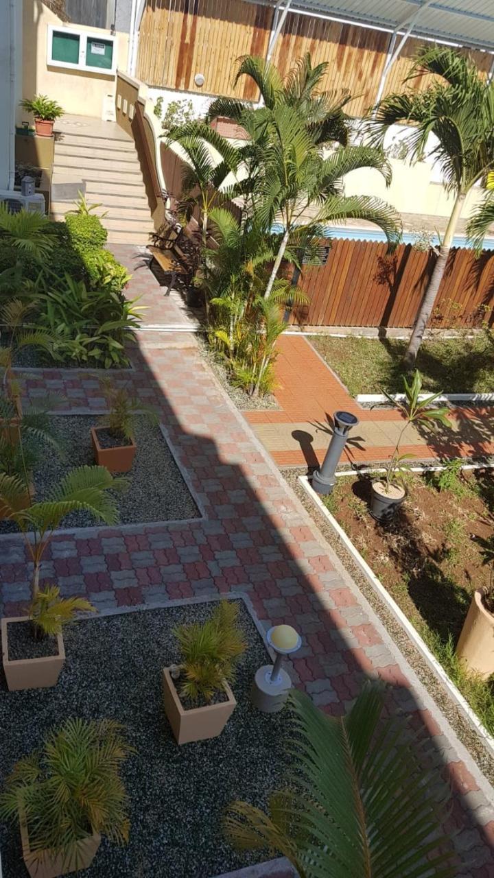 West Coast View Studios & Appartment Flic en Flac Exterior photo