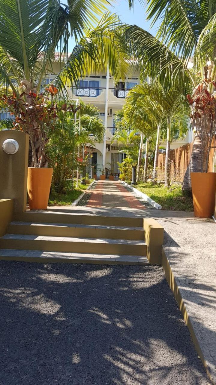 West Coast View Studios & Appartment Flic en Flac Exterior photo