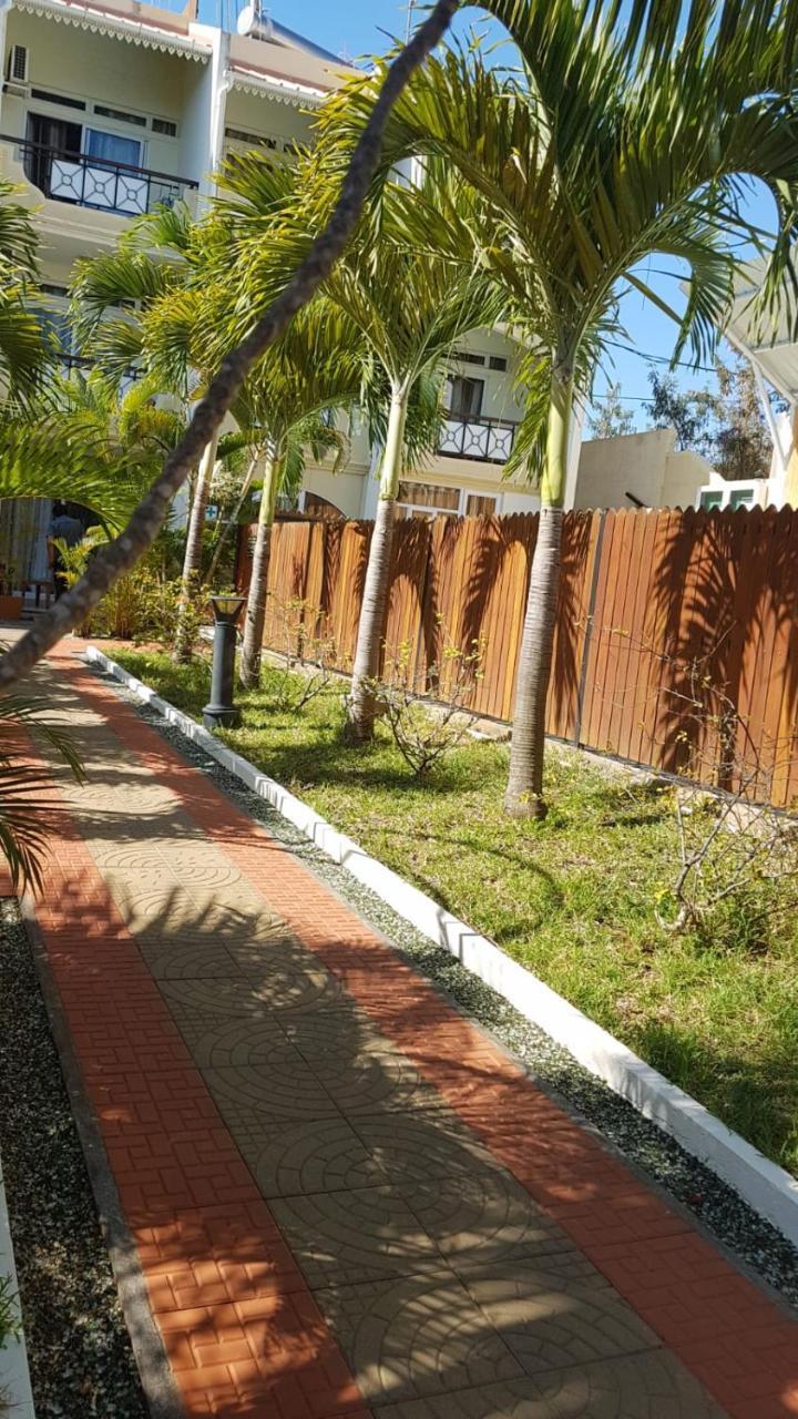 West Coast View Studios & Appartment Flic en Flac Exterior photo