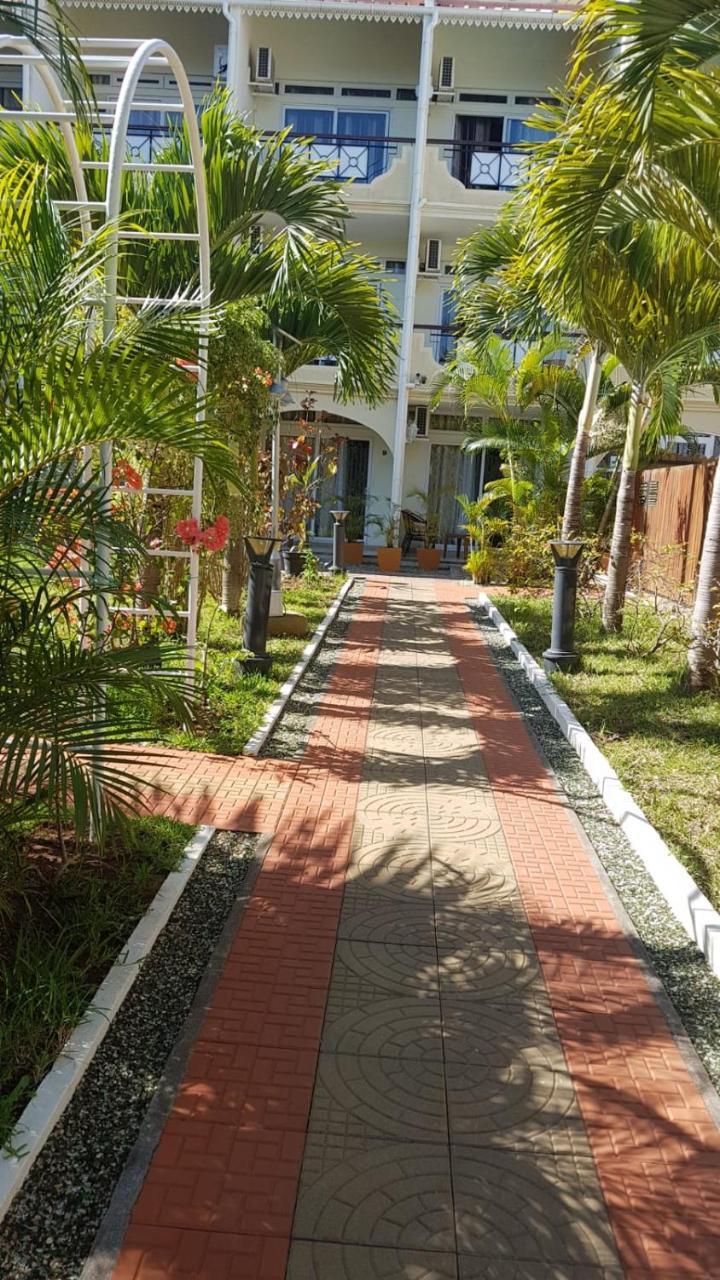 West Coast View Studios & Appartment Flic en Flac Exterior photo