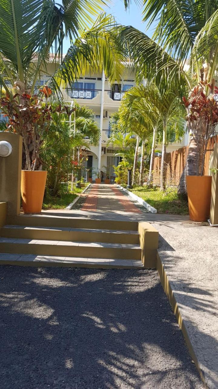 West Coast View Studios & Appartment Flic en Flac Exterior photo